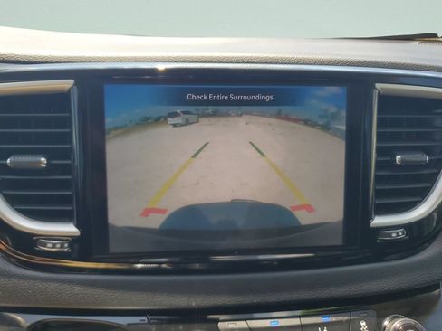Used 2023 Chrysler Pacifica Touring-L FWD image 17