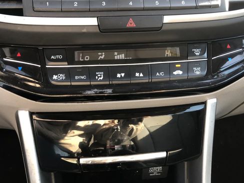 Used 2017 Honda Accord LX image 27