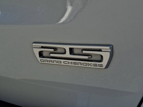 Used 2018 Jeep Grand Cherokee Limited AWD/4WD image 29