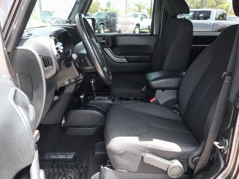 Used 2018 Jeep Wrangler Sport AWD/4WD image 19