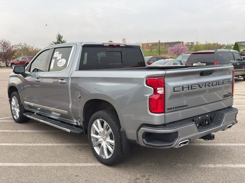 Used 2025 Chevrolet Silverado 1500 High Country w/ High Country Premium Package AWD/4WD image 3