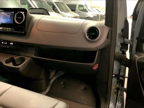 Used 2025 Mercedes-Benz Sprinter 2500 image 23
