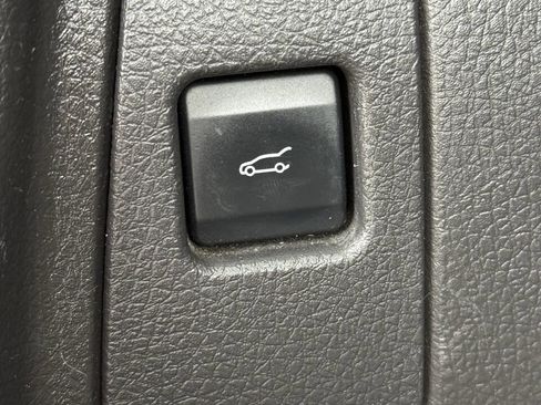 Used 2013 Ford Edge SEL image 32