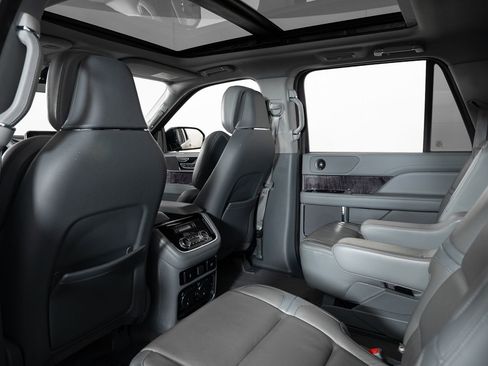 Used 2021 Lincoln Navigator L Reserve image 16