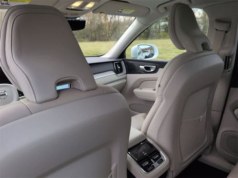 Used 2023 Volvo XC60 B5 Ultimate image 19