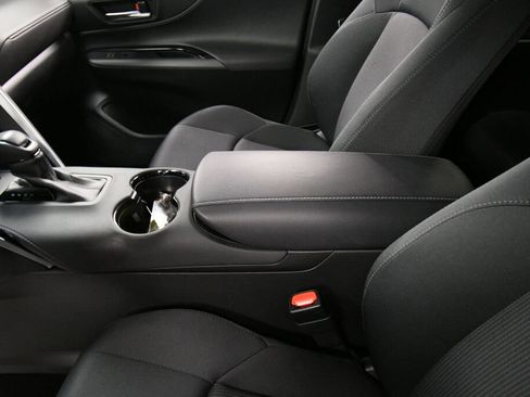 Used 2022 Toyota Venza LE image 23