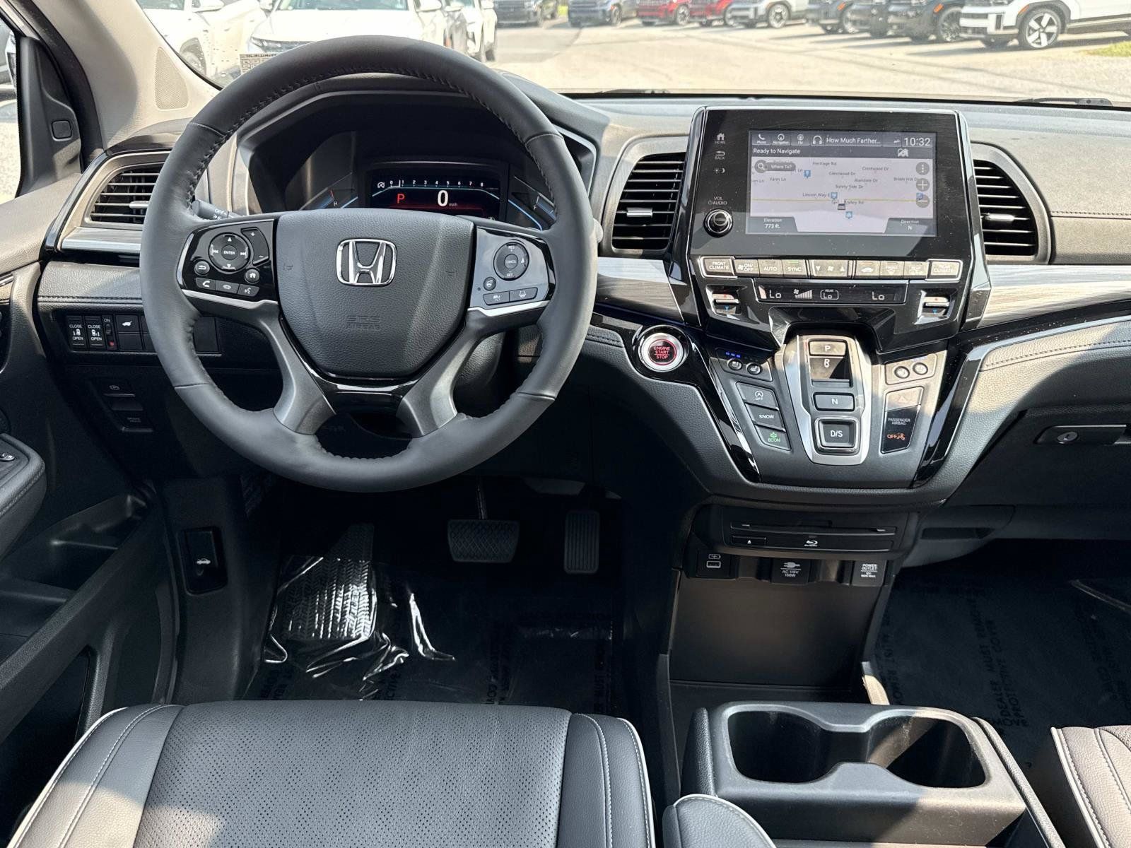 Used 2024 Honda Odyssey Elite image 2
