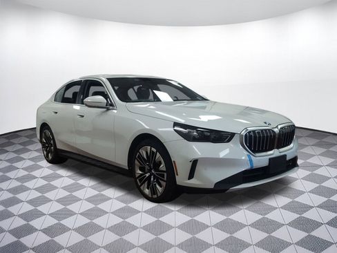 Certified 2024 BMW 530i xDrive 530i xDrive w/ Premium Package image 5