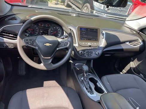 Used 2025 Chevrolet Malibu LT FWD image 18