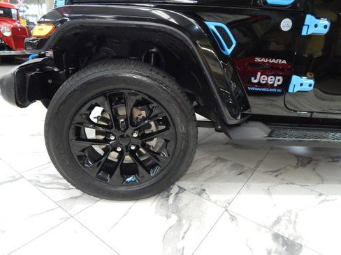Used 2023 Jeep Wrangler Unlimited Sahara w/ Cold Weather Group image 13