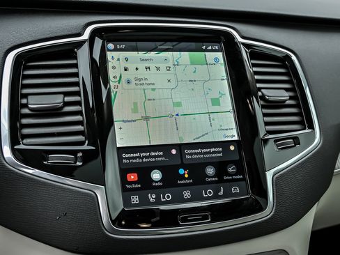 Used 2025 Volvo XC90 T8 Plus w/ Protection Package Premier image 46