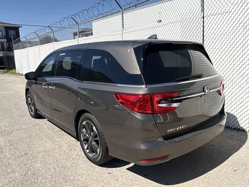 Used 2023 Honda Odyssey Elite image 4