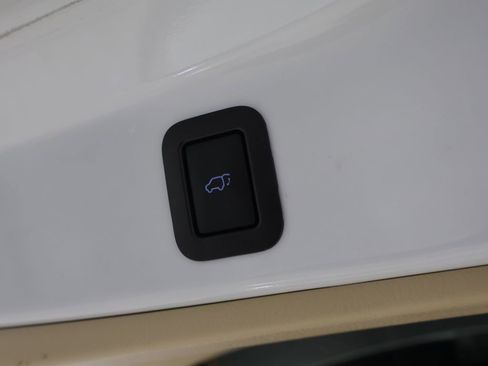 Used 2019 Toyota Highlander XLE image 21