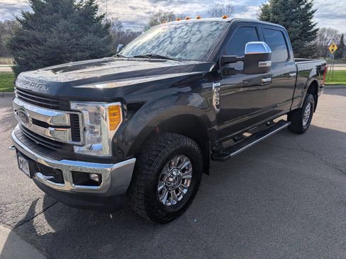 Used 2017 Ford F250 XLT w/ XLT Premium Package image 5