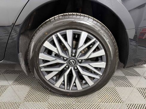 Used 2024 Nissan Altima 2.5 SV AWD/4WD image 17