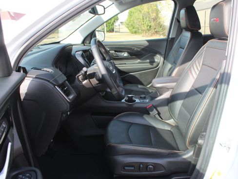 Used 2024 GMC Terrain AT4 image 27