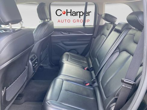 Used 2023 Jeep Grand Cherokee Limited w/ Black Appearance Package AWD/4WD image 15