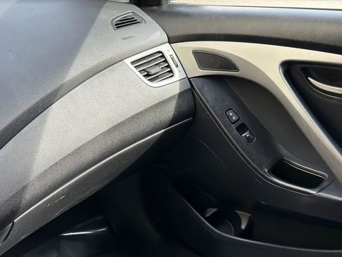 Used 2015 Hyundai Elantra SE w/ Option Group 03 image 28