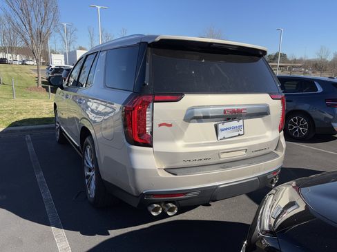 Used 2023 GMC Yukon Denali w/ Denali Reserve Package image 16