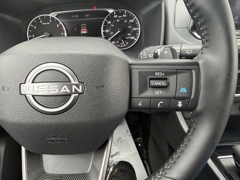 Certified 2025 Nissan Rogue SV image 19
