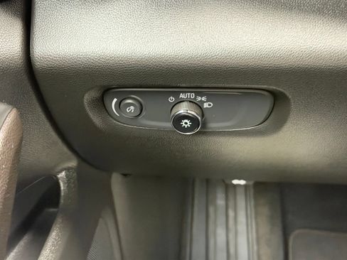 Used 2023 Chevrolet Traverse LT w/ LT Premium Package AWD/4WD image 12