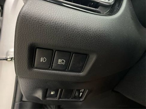 Used 2018 Toyota C-HR XLE FWD image 22