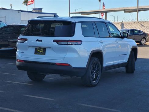 Certified 2024 Jeep Grand Cherokee L Laredo image 4