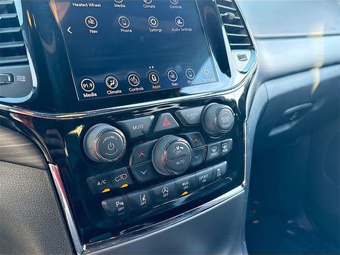 Used 2021 Jeep Grand Cherokee Laredo X image 15