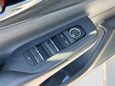 Used 2024 Toyota Prius XLE image 18