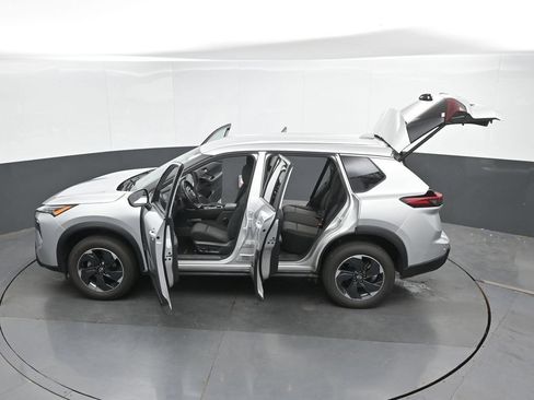 Used 2025 Nissan Rogue SV AWD/4WD image 49