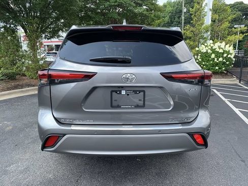 Certified 2026 Toyota Highlander Platinum AWD/4WD image 7