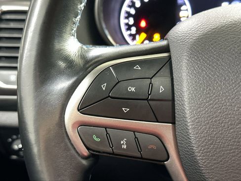 Used 2019 Jeep Grand Cherokee Laredo image 21