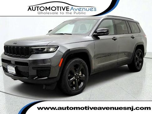 Used 2023 Jeep Grand Cherokee L Altitude AWD/4WD image 1