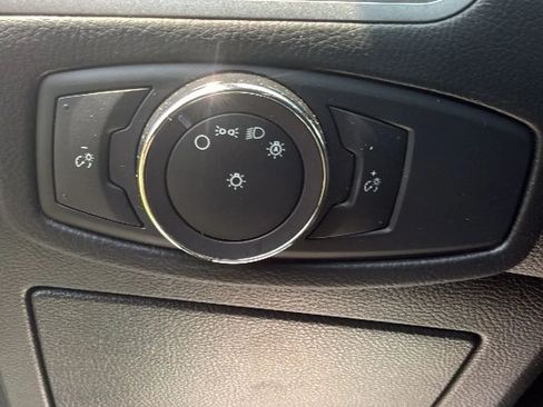 Used 2018 Ford Edge SE FWD image 17