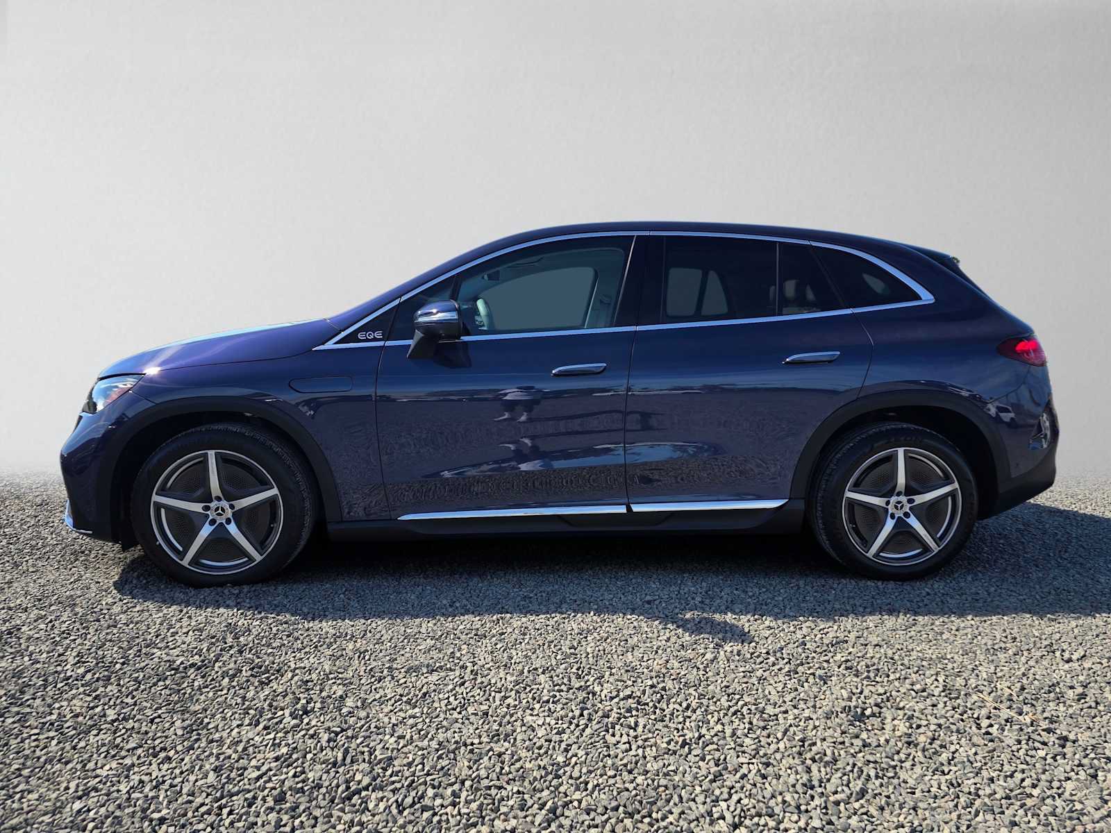 Used 2023 Mercedes-Benz EQE 350+ SUV w/ AMG Line Exterior Package image 6