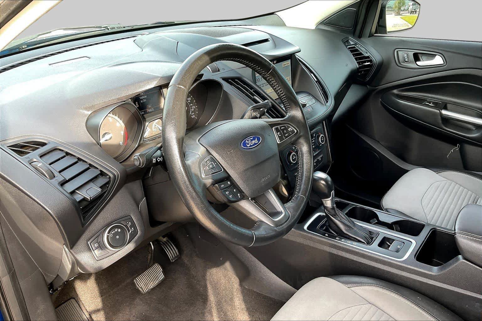 Used 2018 Ford Escape SE w/ SE Sport Appearance Package FWD image 17