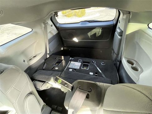 Used 2022 Toyota Sienna XLE image 17