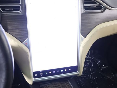 Used 2016 Tesla Model X image 13