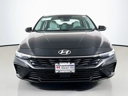 New 2026 Hyundai Elantra Limited FWD image 11