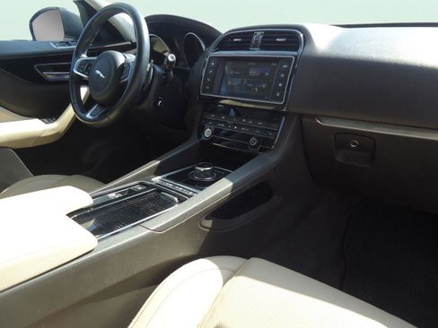 Used 2018 Jaguar F-PACE Prestige AWD/4WD image 29