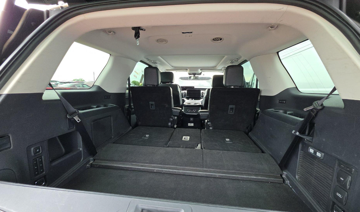 Used 2025 Ford Expedition Platinum AWD/4WD image 4