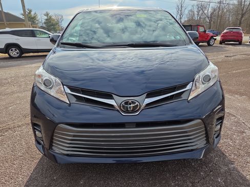Certified 2019 Toyota Sienna XLE image 8