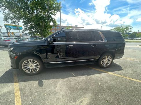 Used 2023 Cadillac Escalade ESV Premium Luxury AWD/4WD image 11