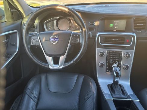 Used 2018 Volvo V60 T5 Dynamic w/ Vision Package image 49