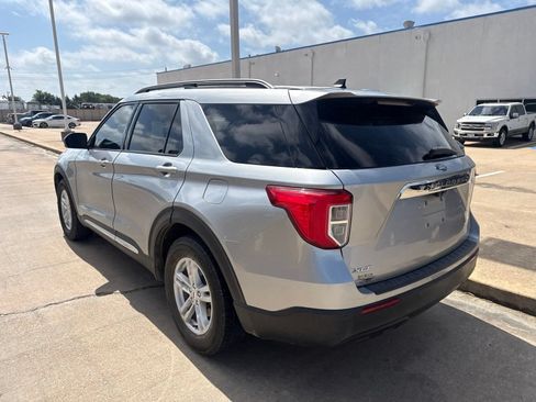 Used 2021 Ford Explorer XLT RWD image 5