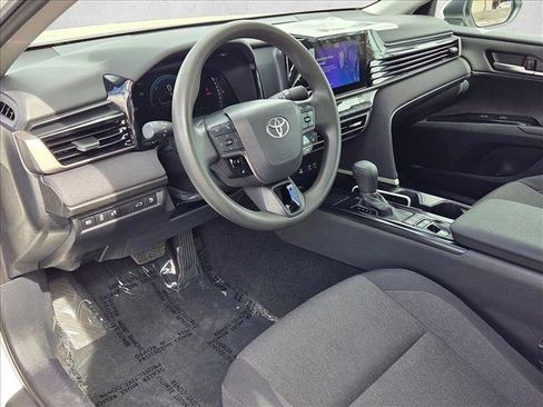 Used 2025 Toyota Camry LE image 10
