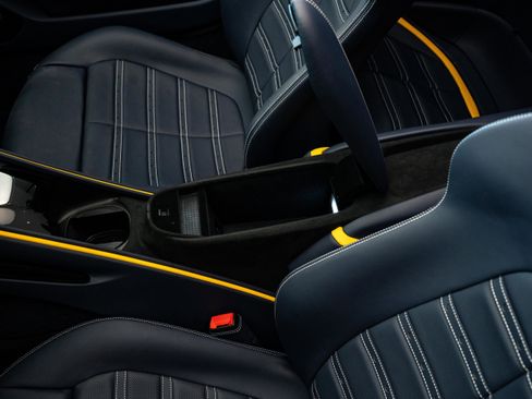 Used 2024 Ferrari Roma Spider image 13