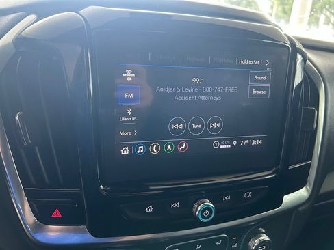 Used 2023 Chevrolet Traverse RS FWD image 8