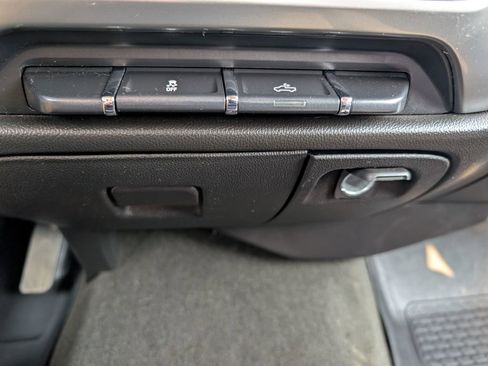 Used 2018 Chevrolet Silverado 1500 LT image 20