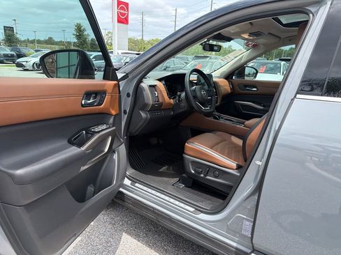 Used 2024 Nissan Pathfinder Platinum w/ Cargo Package FWD image 16